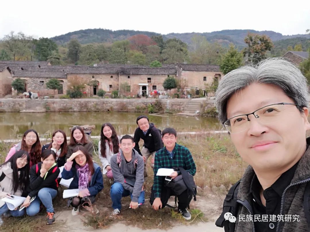 《论传统民居的传说类型》